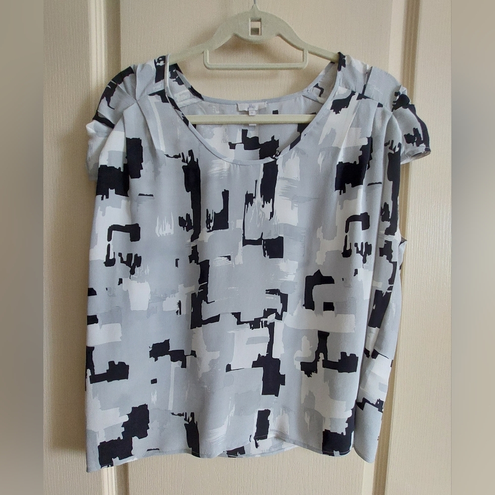 JOIE 100% Silk Women's Short-Sleeve Shirt | Blouse. Size Small. 🤍🖤